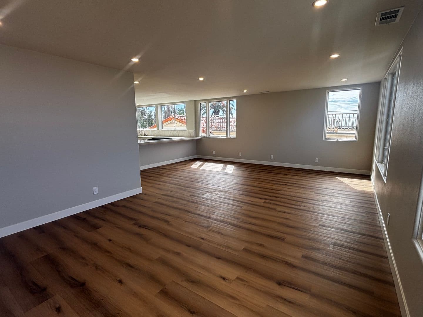 La Jolla Apartment: 344 Prospect St