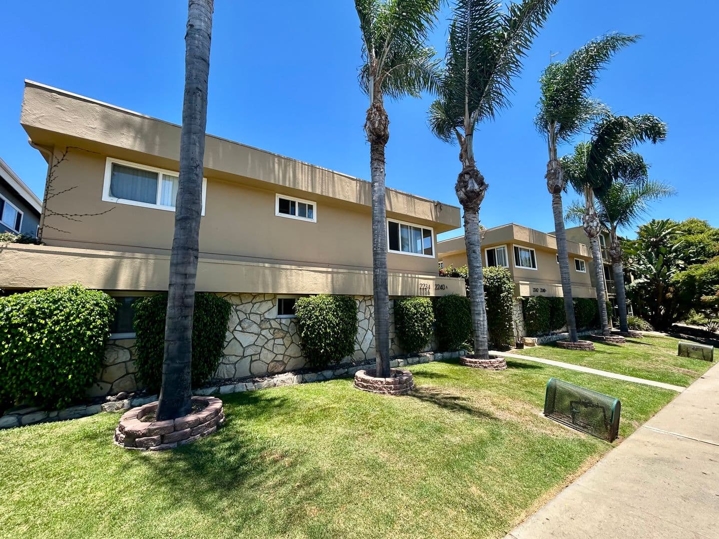 San Diego Apartment: 2236 1/2 Grand Ave