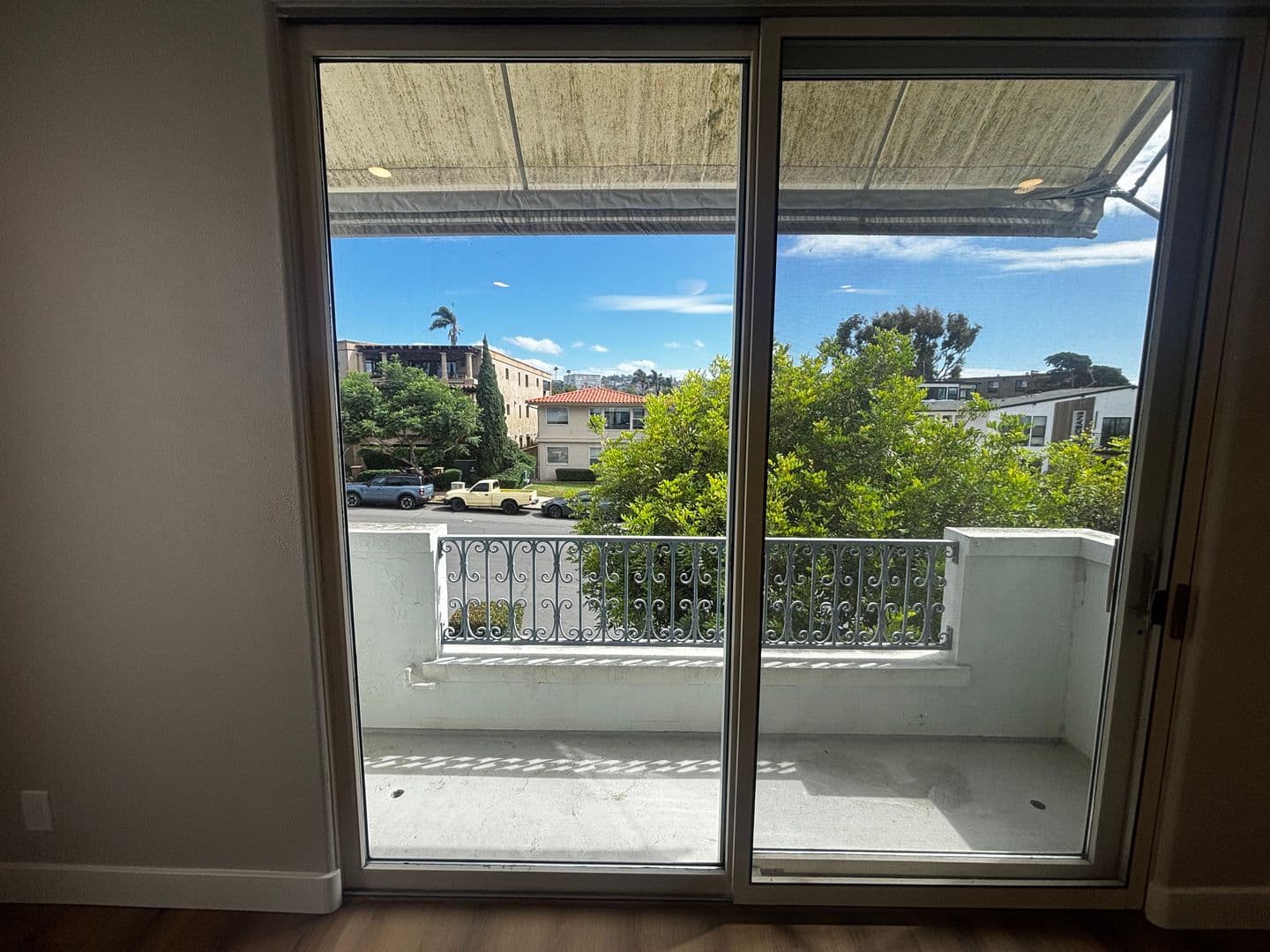 La Jolla Apartment: 344 Prospect St