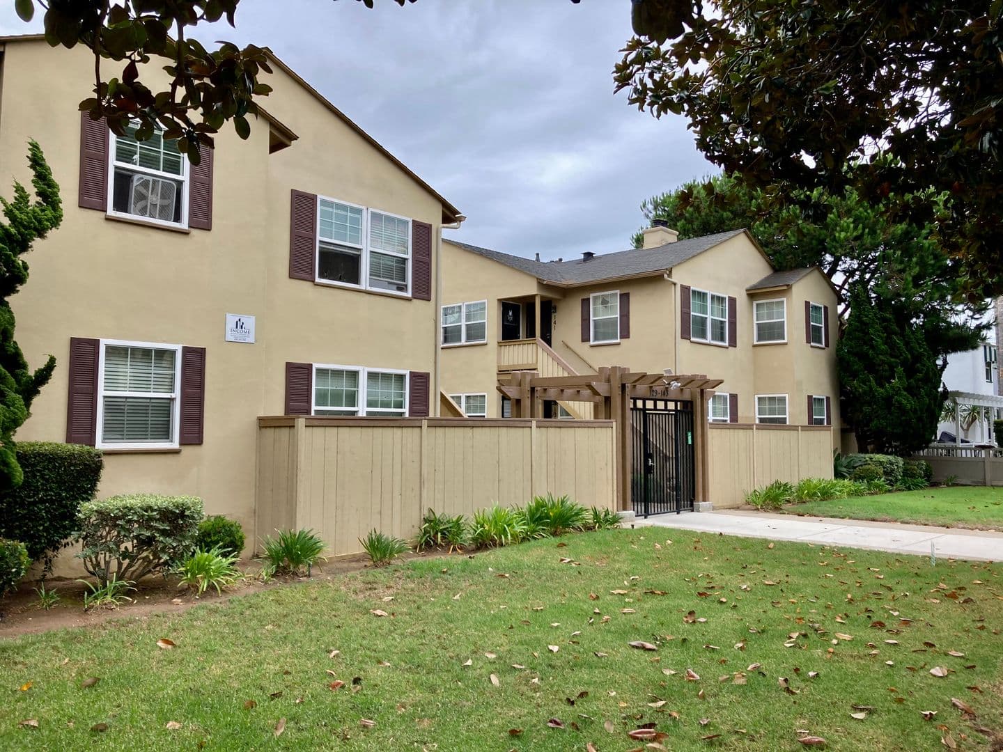 Coronado Apartment: 129-143 D Avenue