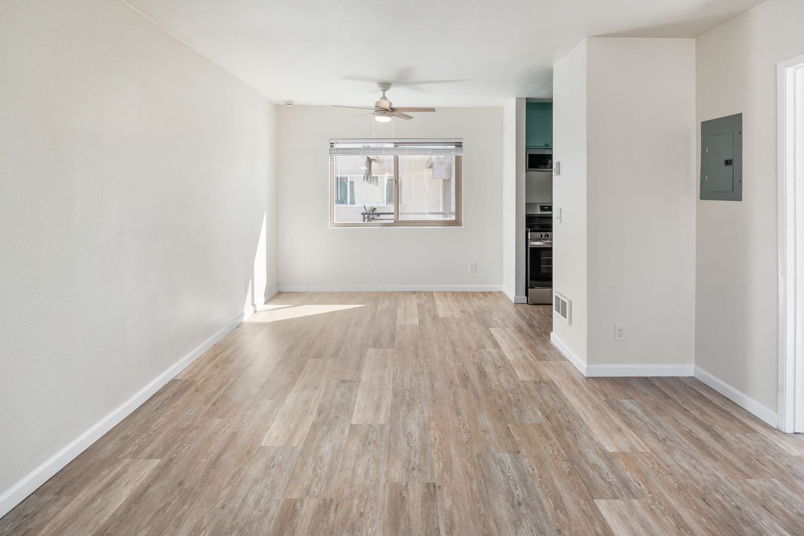 San Diego Apartment: 3736 Jemez Dr #6