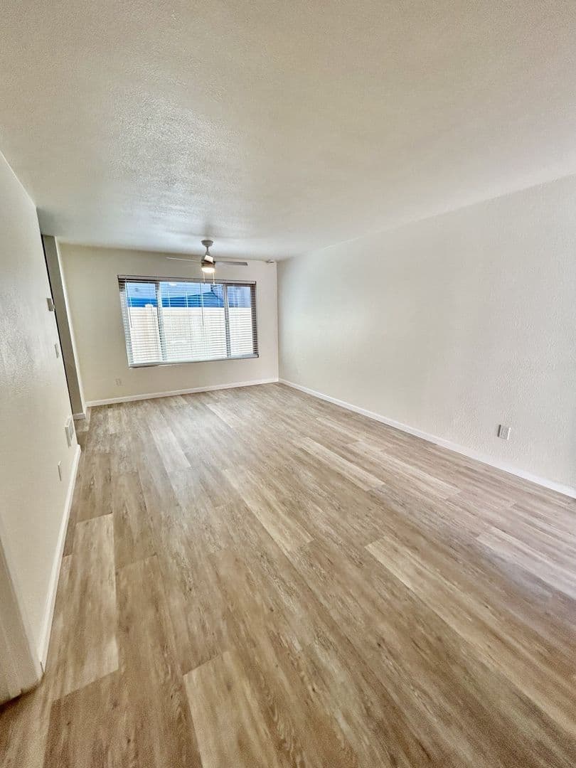 San Diego Apartment: 3736 Jemez Dr #8