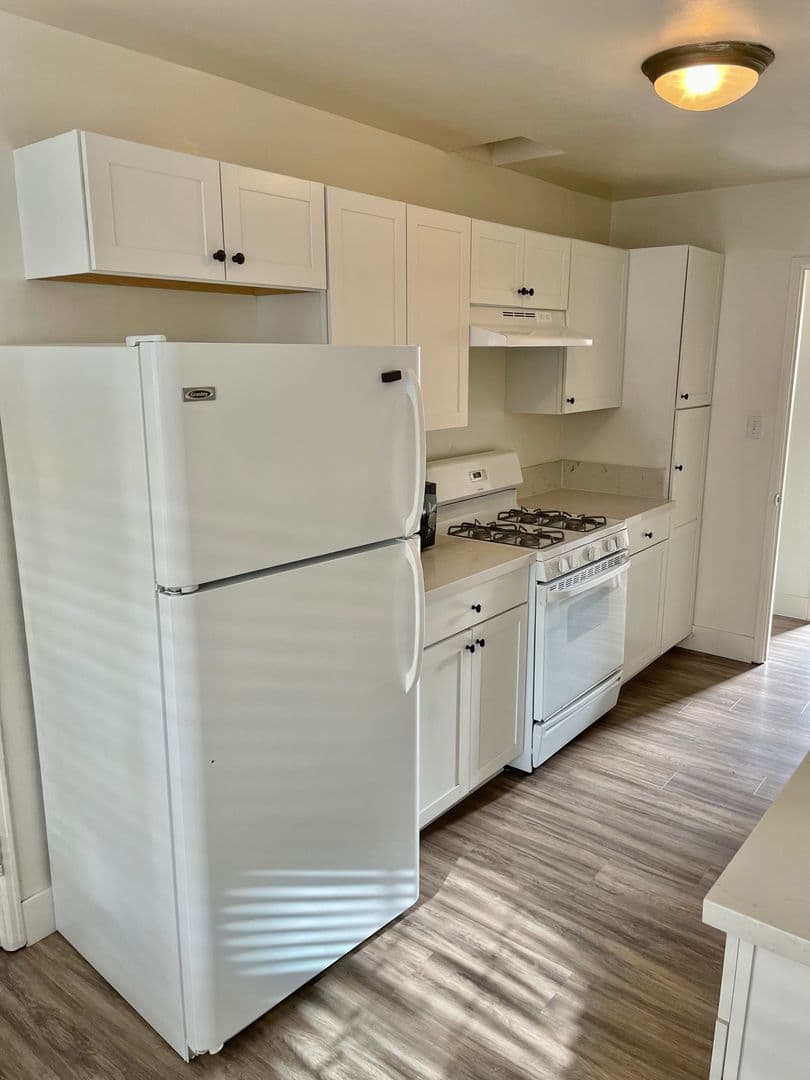 Coronado Apartment: 129-143 D Avenue