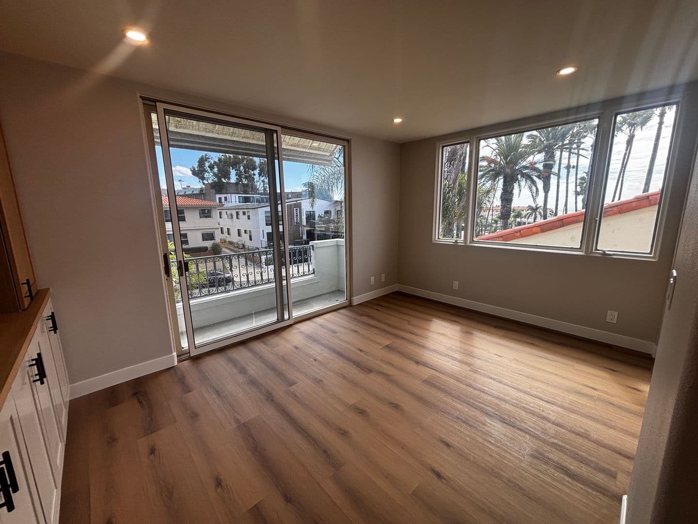 La Jolla Apartment: 344 Prospect St