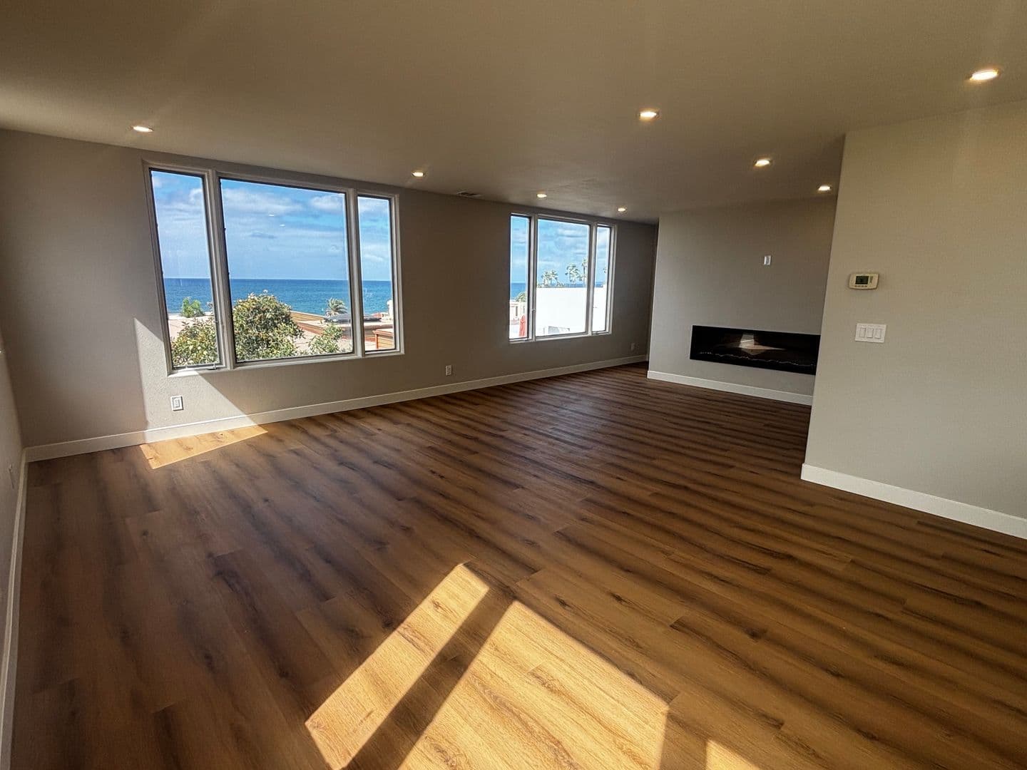 La Jolla Apartment: 344 Prospect St