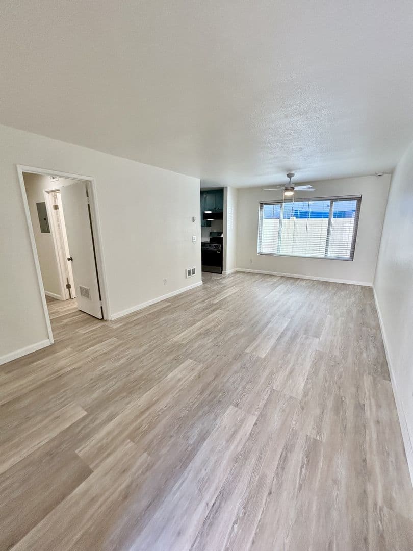 San Diego Apartment: 3736 Jemez Dr #8