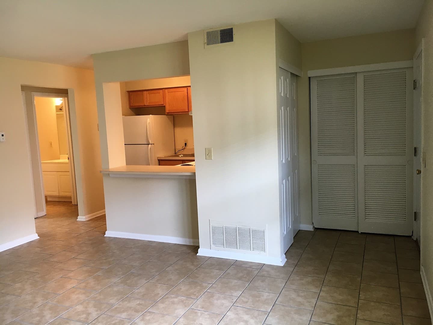 Columbus Apartment: 4086 Karl Rd.