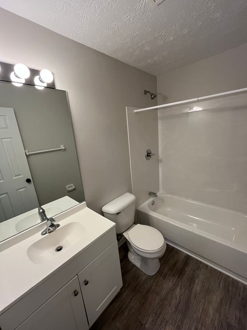 Columbus Apartment: 4964-4976 Fuller Dr.