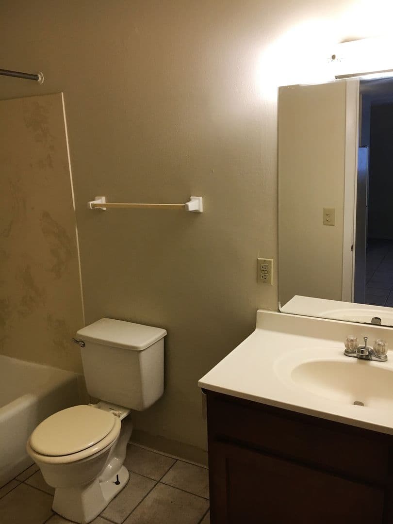 Columbus Apartment: 676 Riverview Dr.
