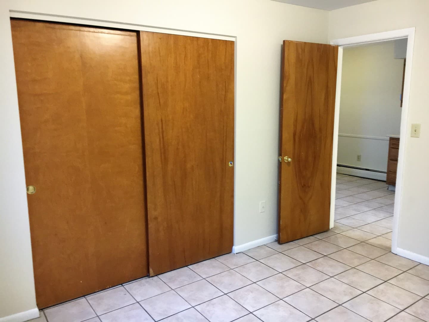 Columbus Apartment: 676 Riverview Dr.