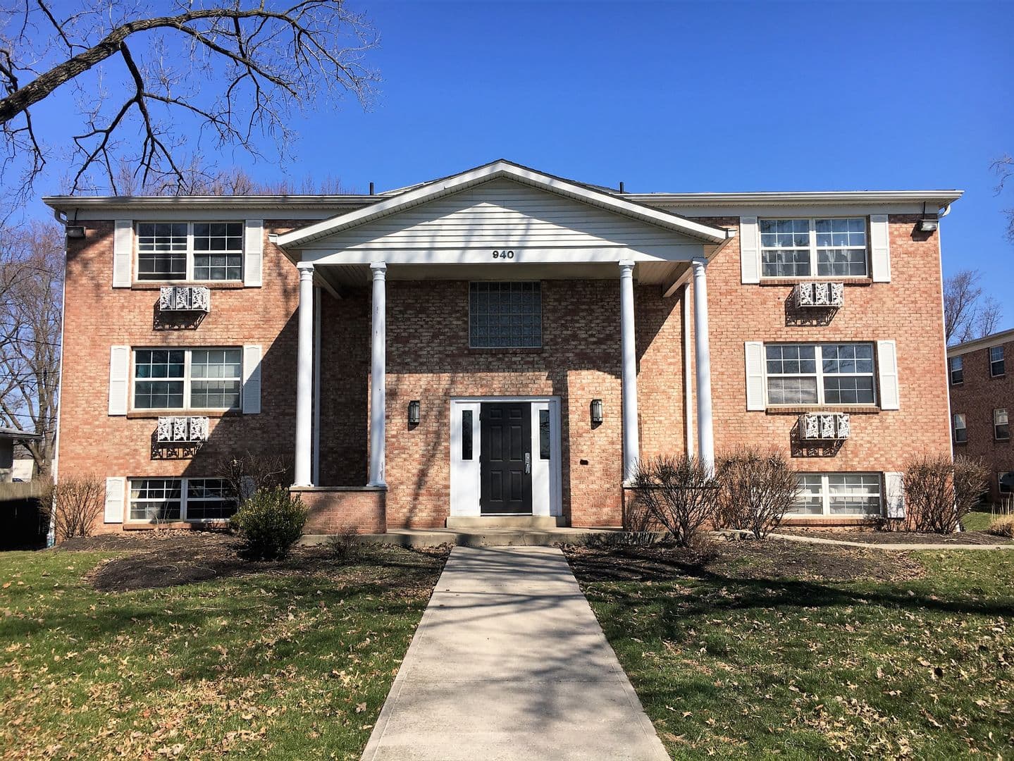 Columbus Apartment: 940-950 E. North Broadway St.