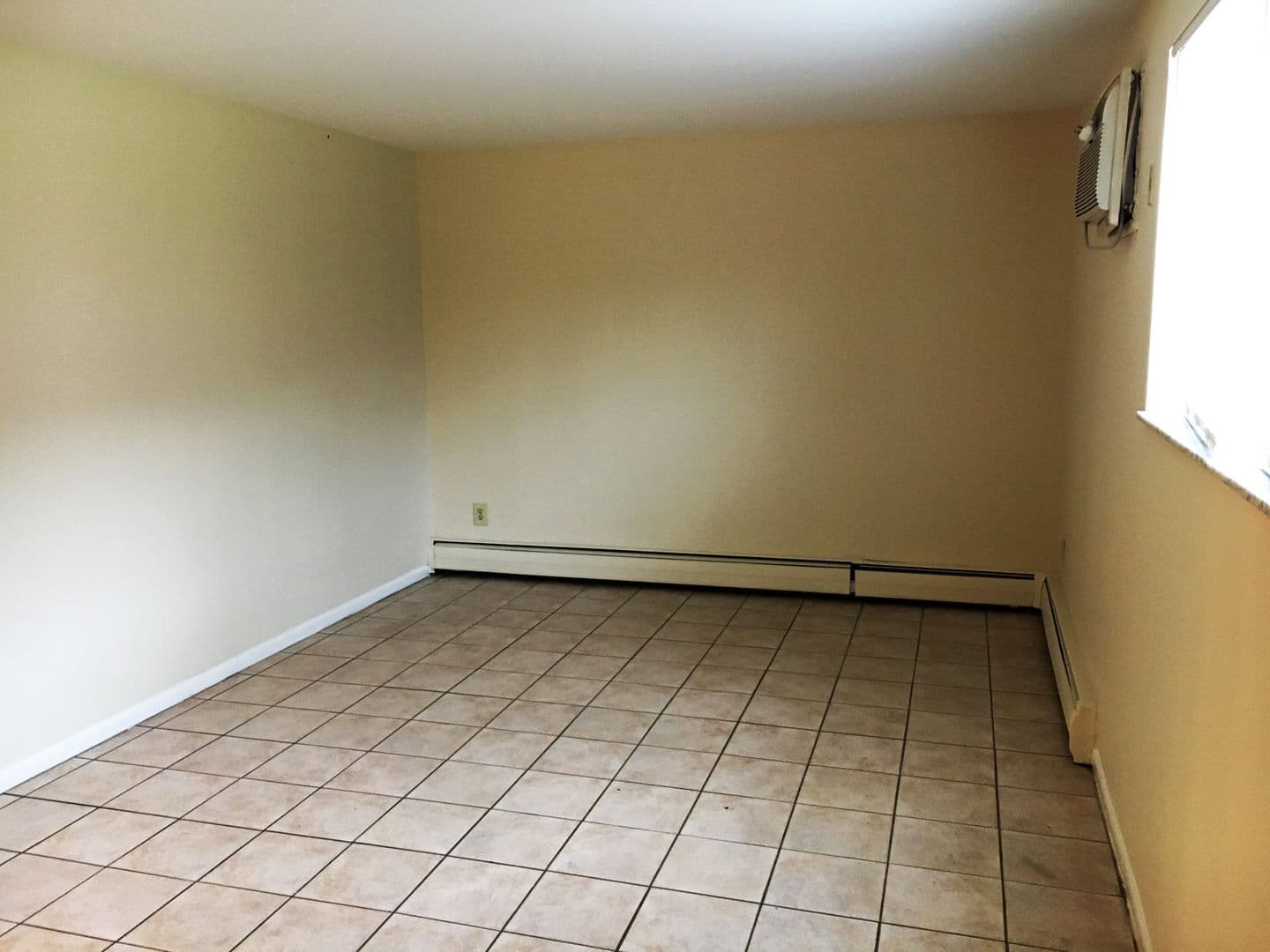Columbus Apartment: 676 Riverview Dr.