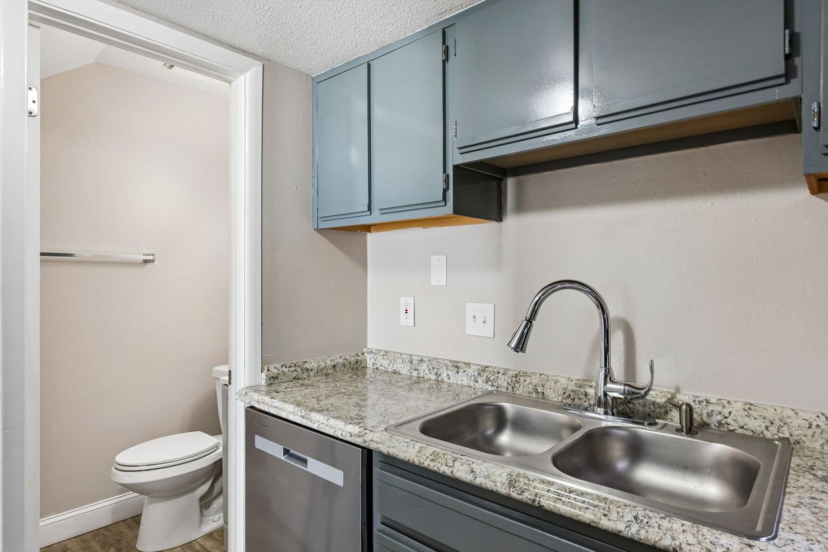 Orlando Condo: 4149 S Semoran Blvd #5