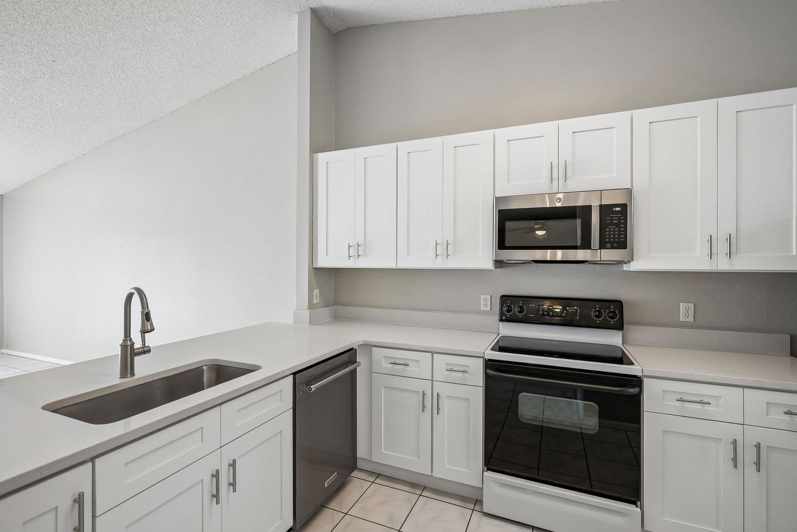 Oviedo House: 1008 Olliff Way