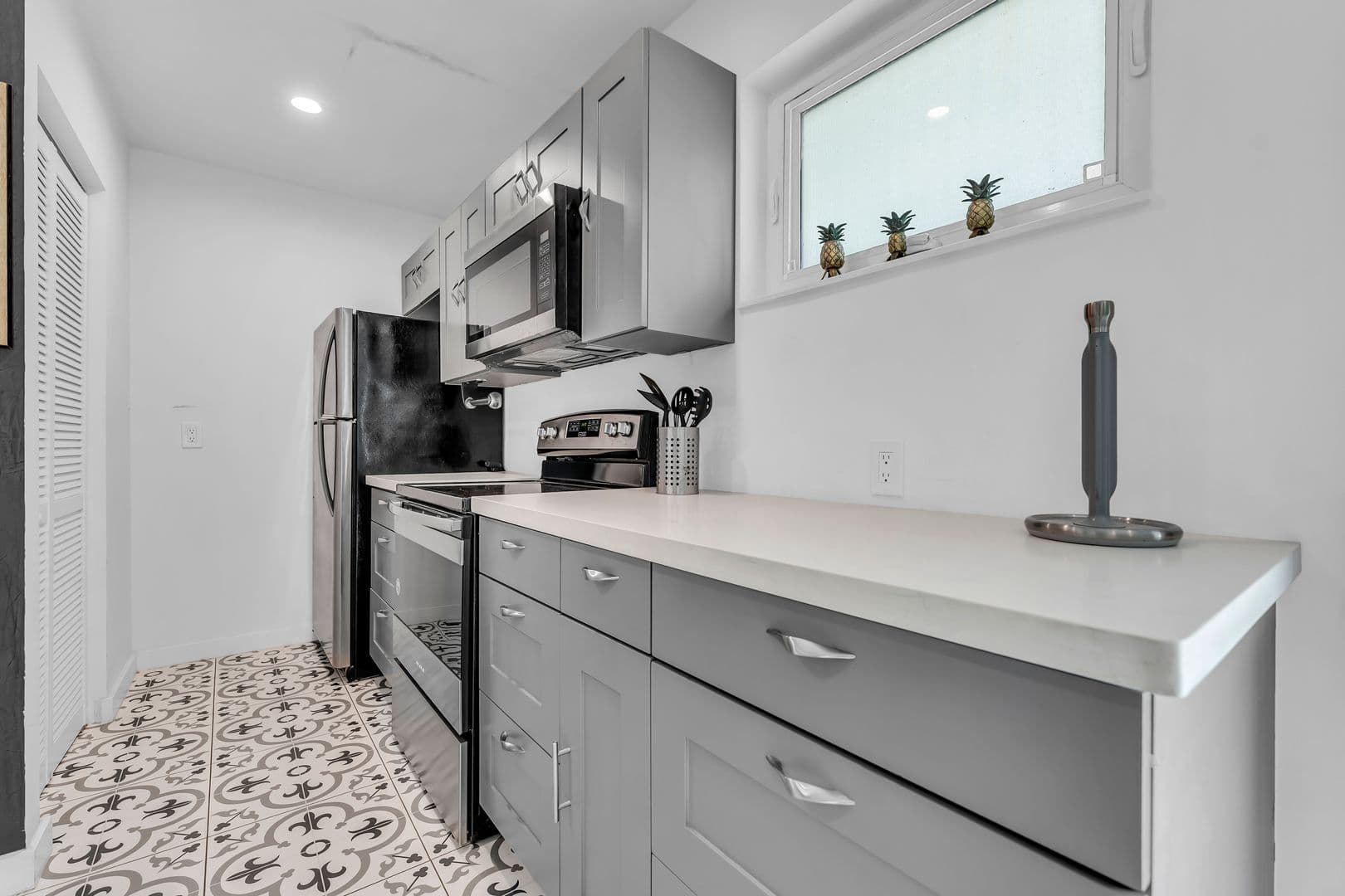 Oakland Park Apartment: 4008-4018 NW 5th Ave