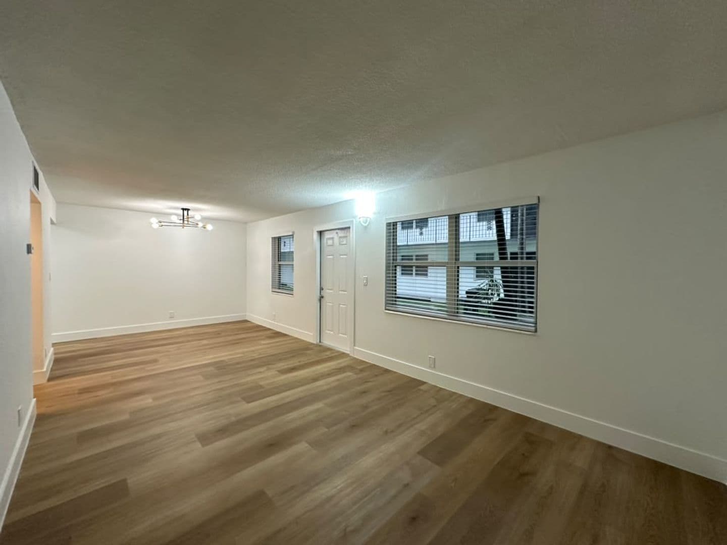 Hollywood Apartment: 2500 Johnson Street