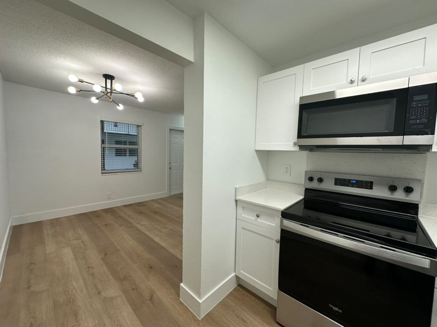 Hollywood Apartment: 2500 Johnson Street