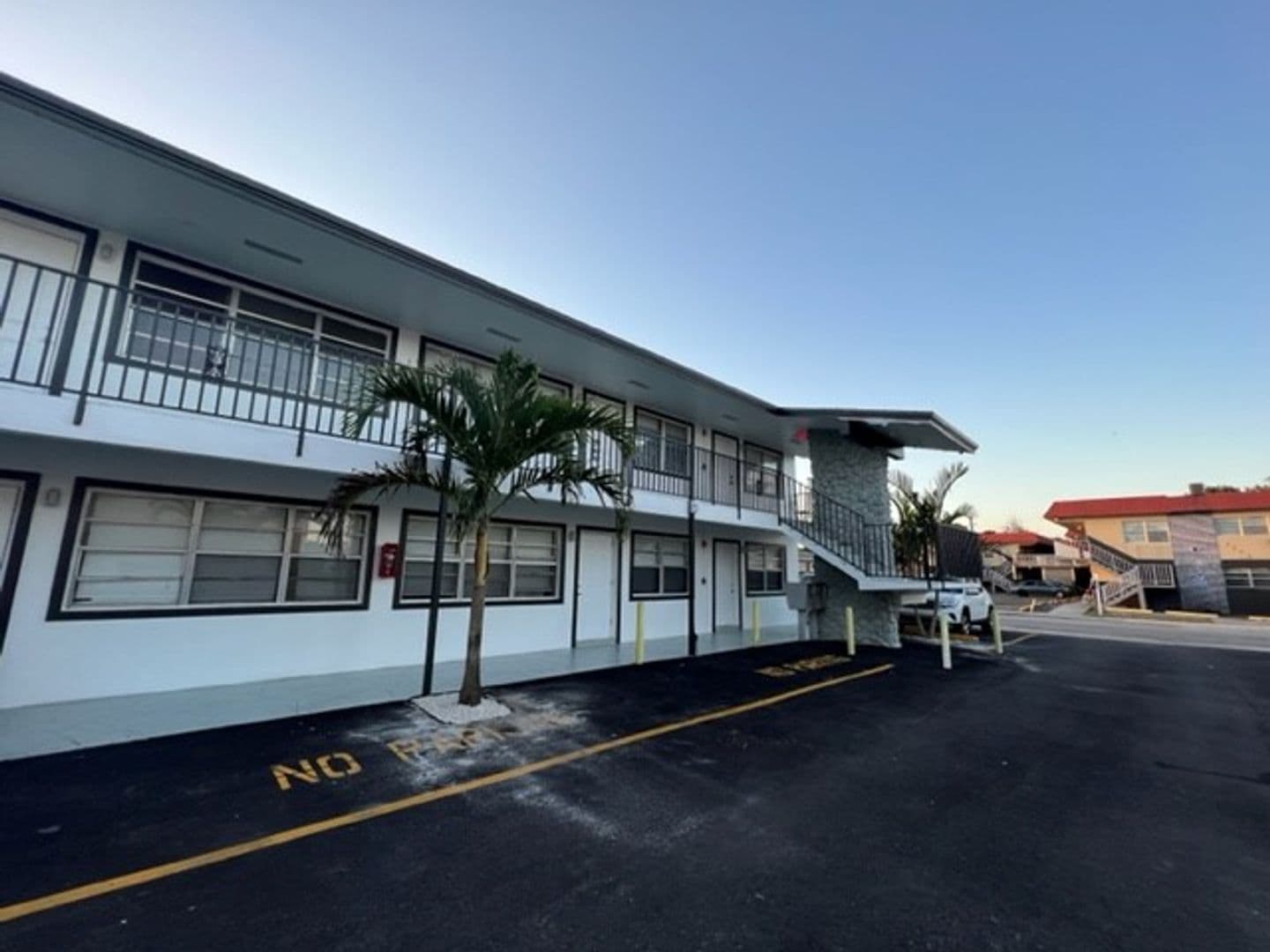 Hollywood Apartment: 2300, 2309 & 2319 Madison Street