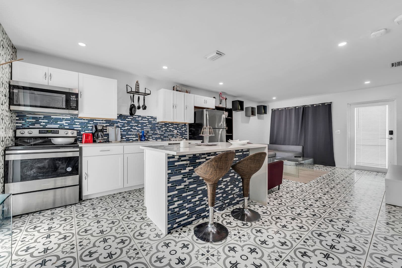 Oakland Park Apartment: 4008-4018 NW 5th Ave