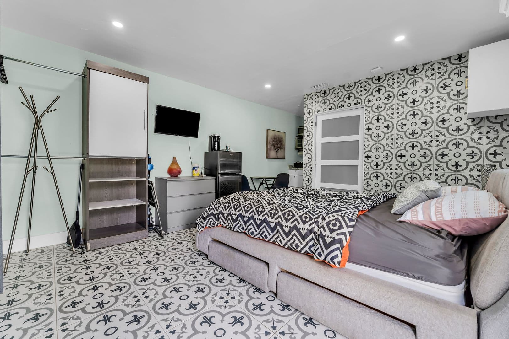 Oakland Park Apartment: 4008-4018 NW 5th Ave
