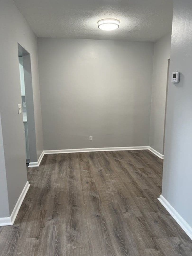Hollywood Apartment: 2822 Van Buren Street