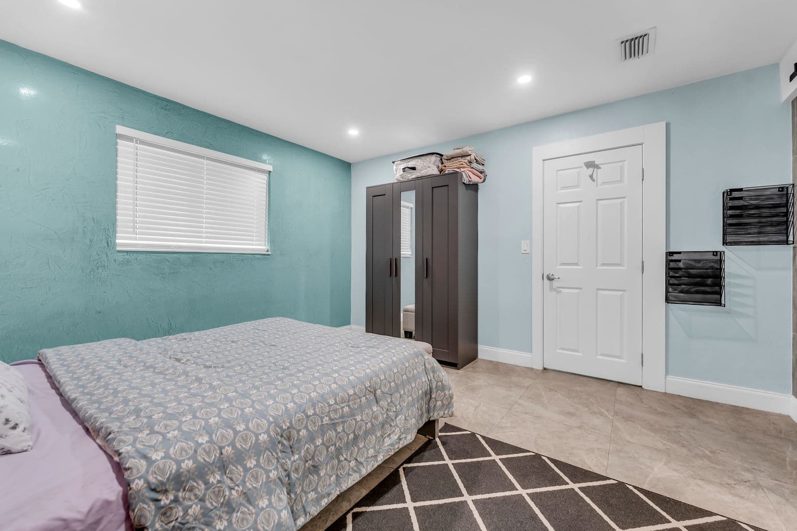 Oakland Park Apartment: 4008-4018 NW 5th Ave