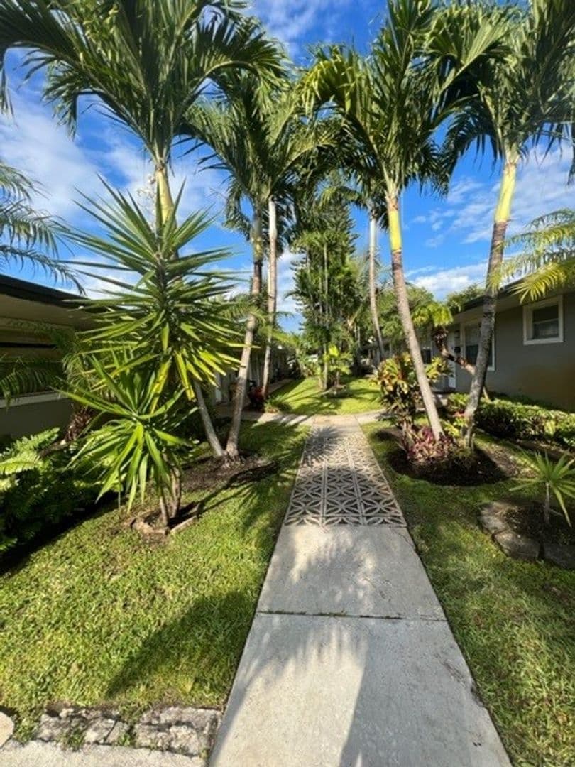 Hallandale Beach Apartment: 102-108 NW 1st Street (108 Premiere) | 112-128 NW 2nd Ave (128 Premiere)