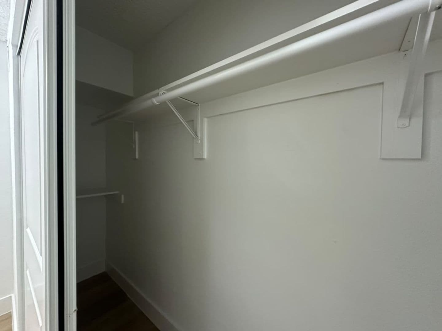Hollywood Apartment: 2500 Johnson Street