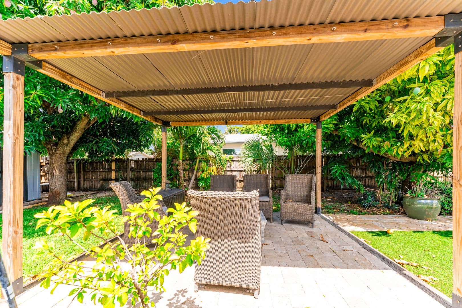Oakland Park Apartment: 4008-4018 NW 5th Ave