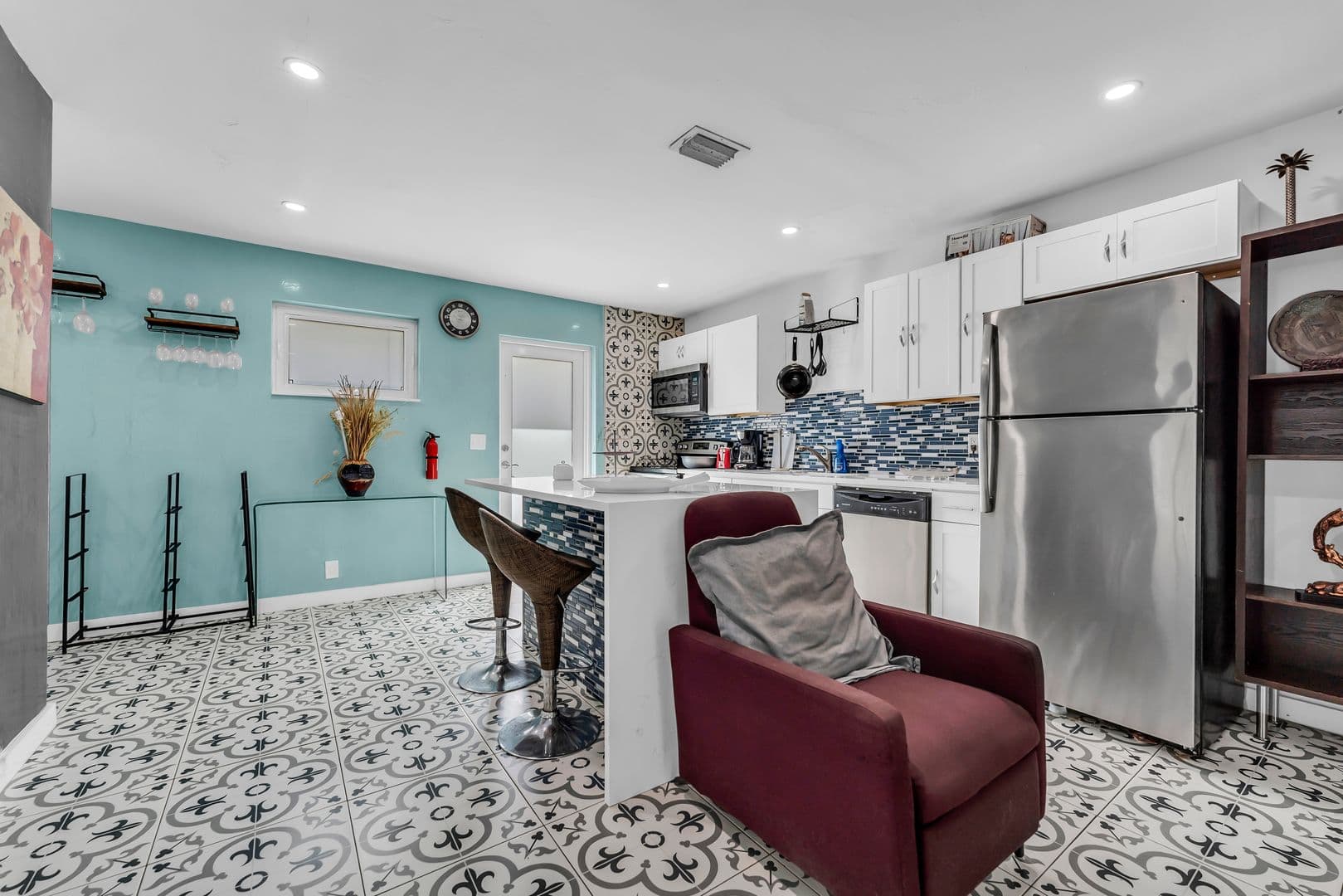 Oakland Park Apartment: 4008-4018 NW 5th Ave