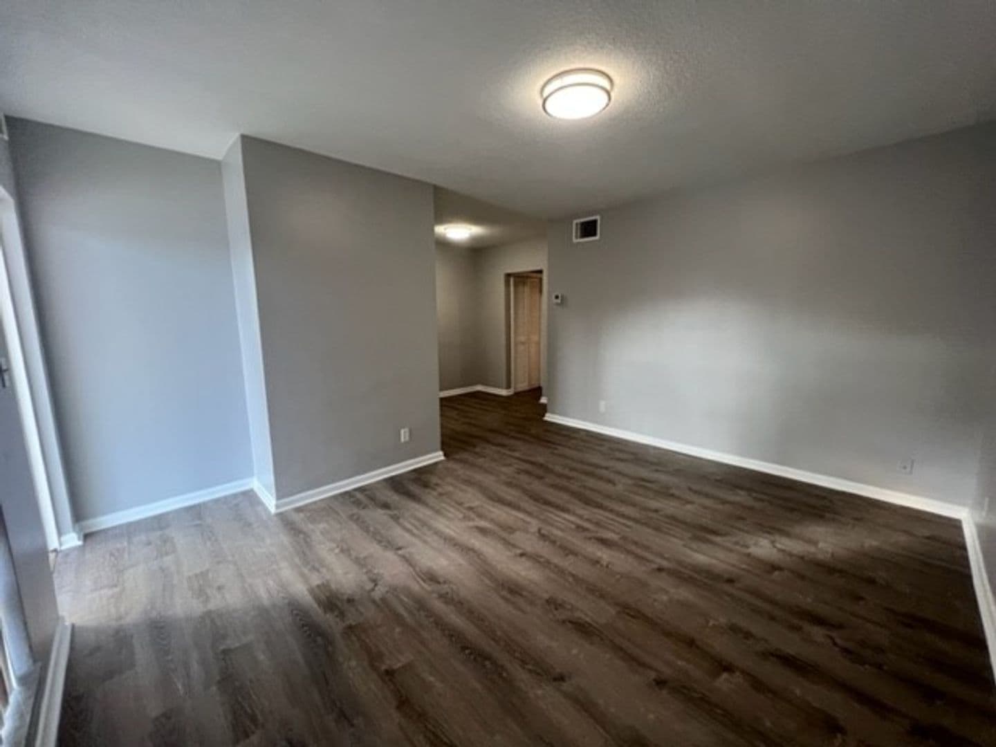 Hollywood Apartment: 2822 Van Buren Street