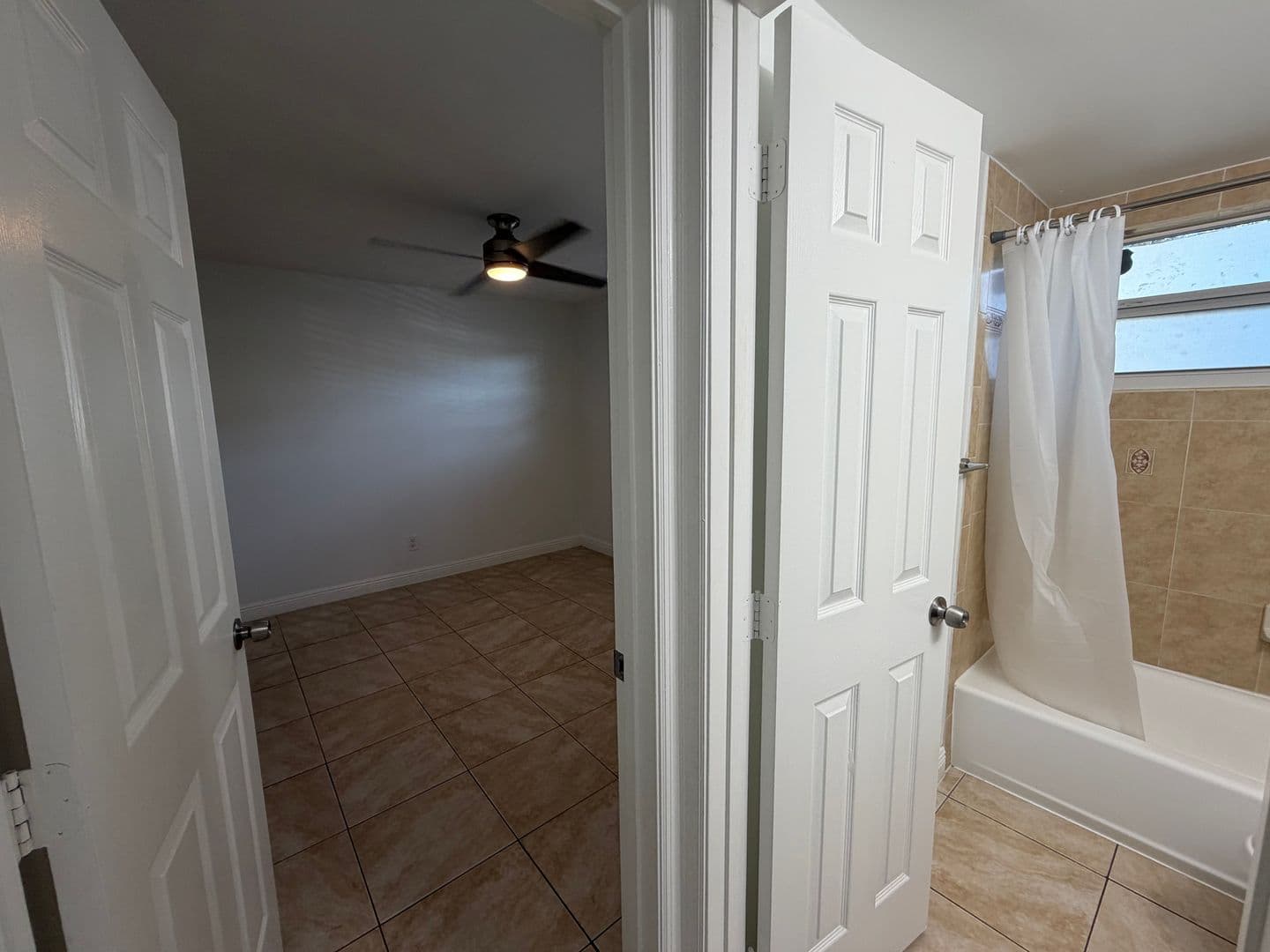 Davie Apartment: 5621, 5661 & 5841 SW 36th Court