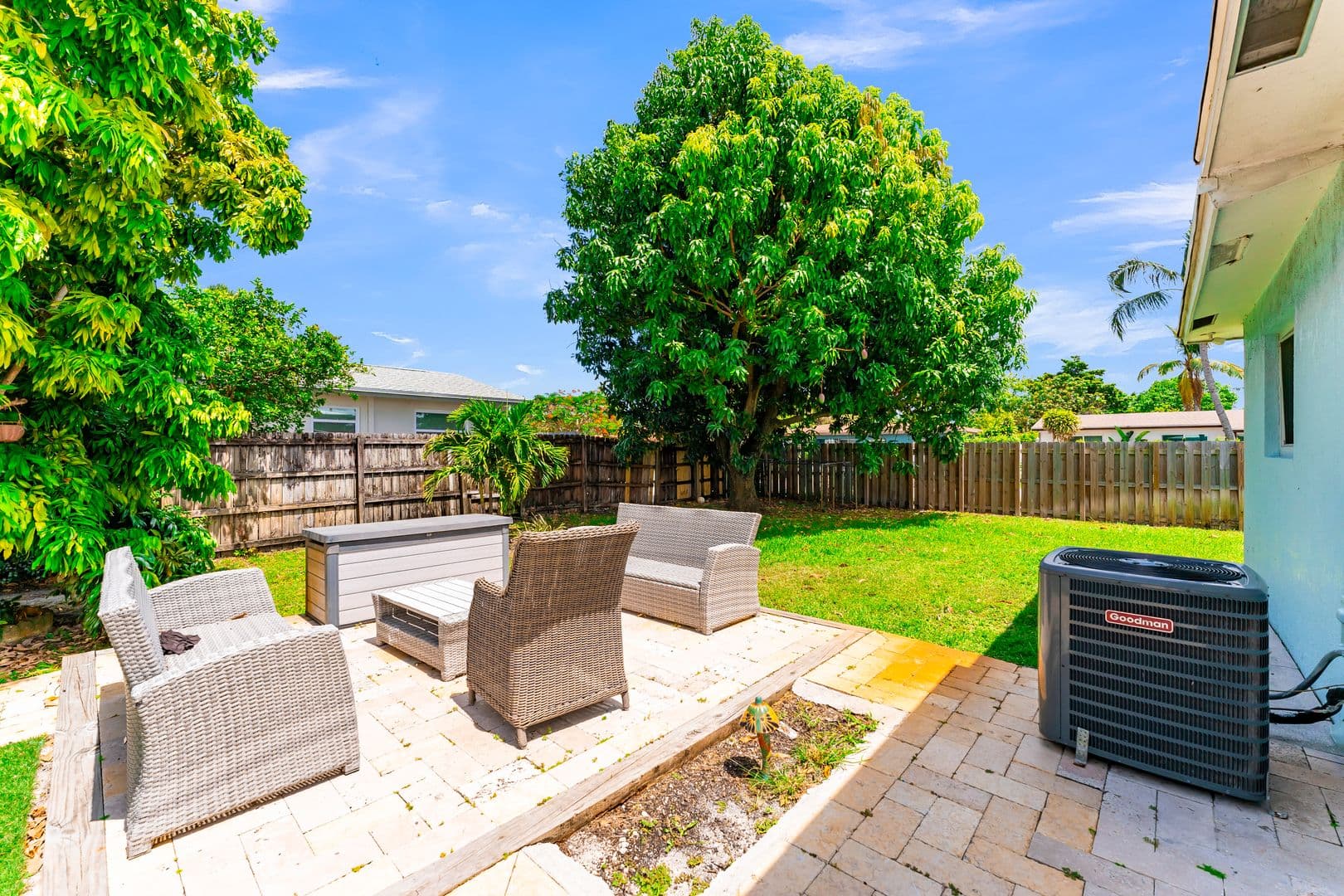 Oakland Park Apartment: 4008-4018 NW 5th Ave