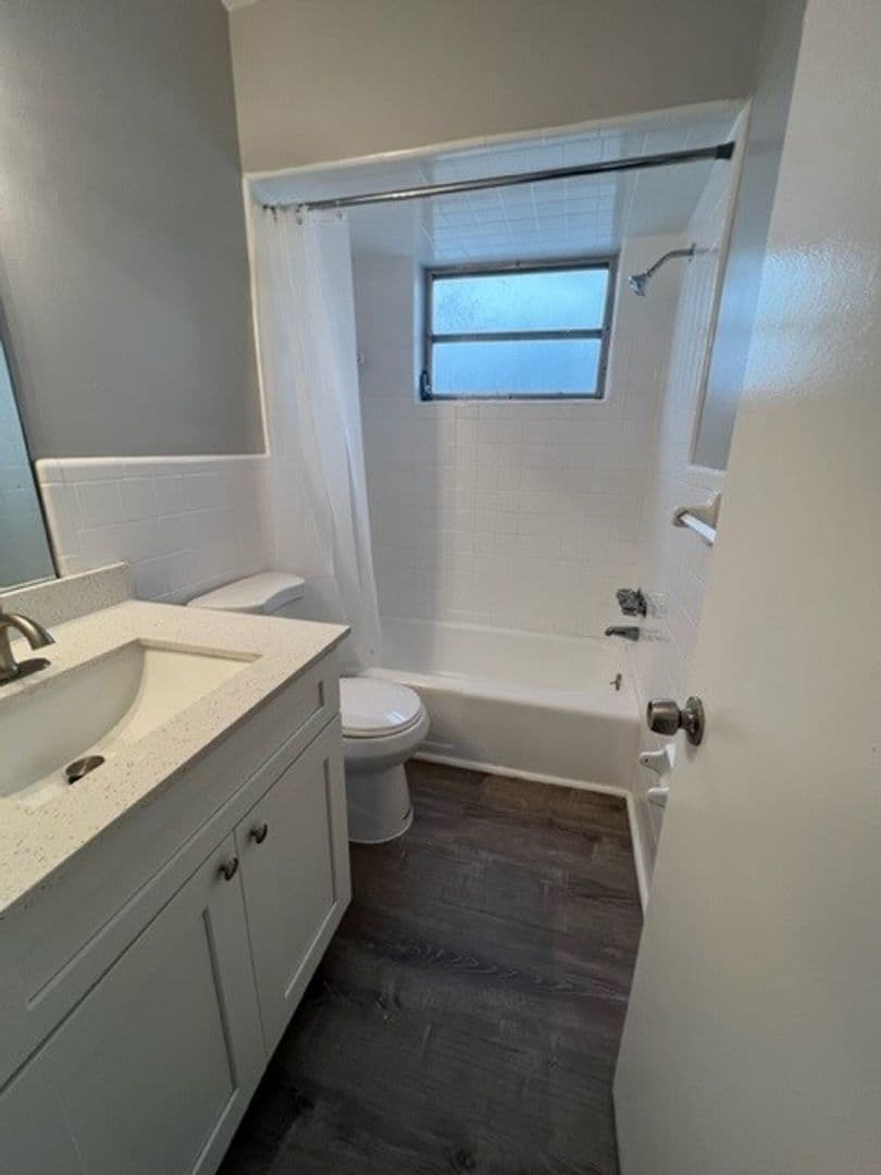 Hollywood Apartment: 2822 Van Buren Street