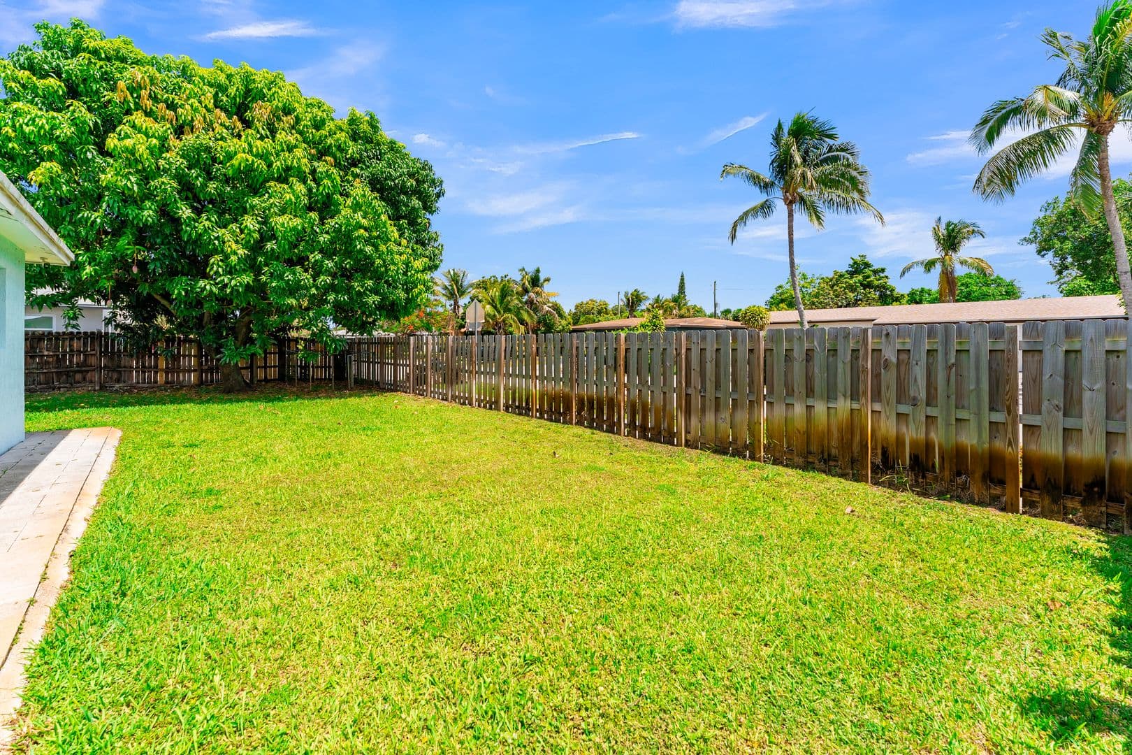 Oakland Park Apartment: 4008-4018 NW 5th Ave