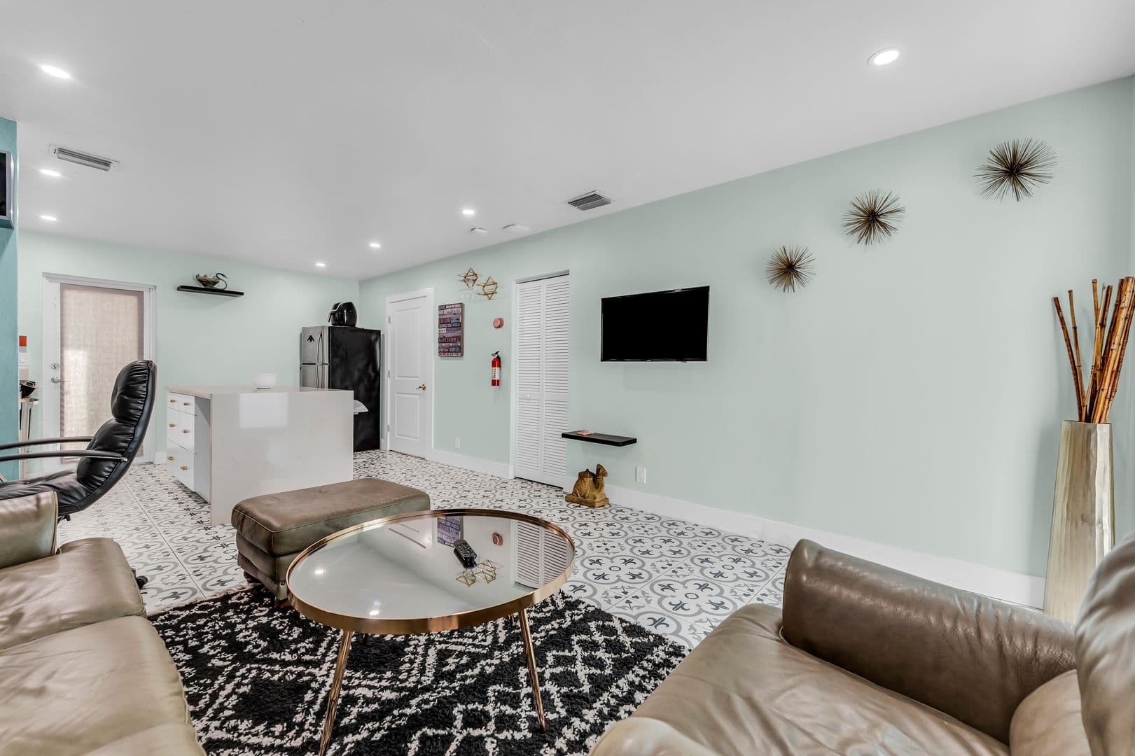 Oakland Park Apartment: 4008-4018 NW 5th Ave