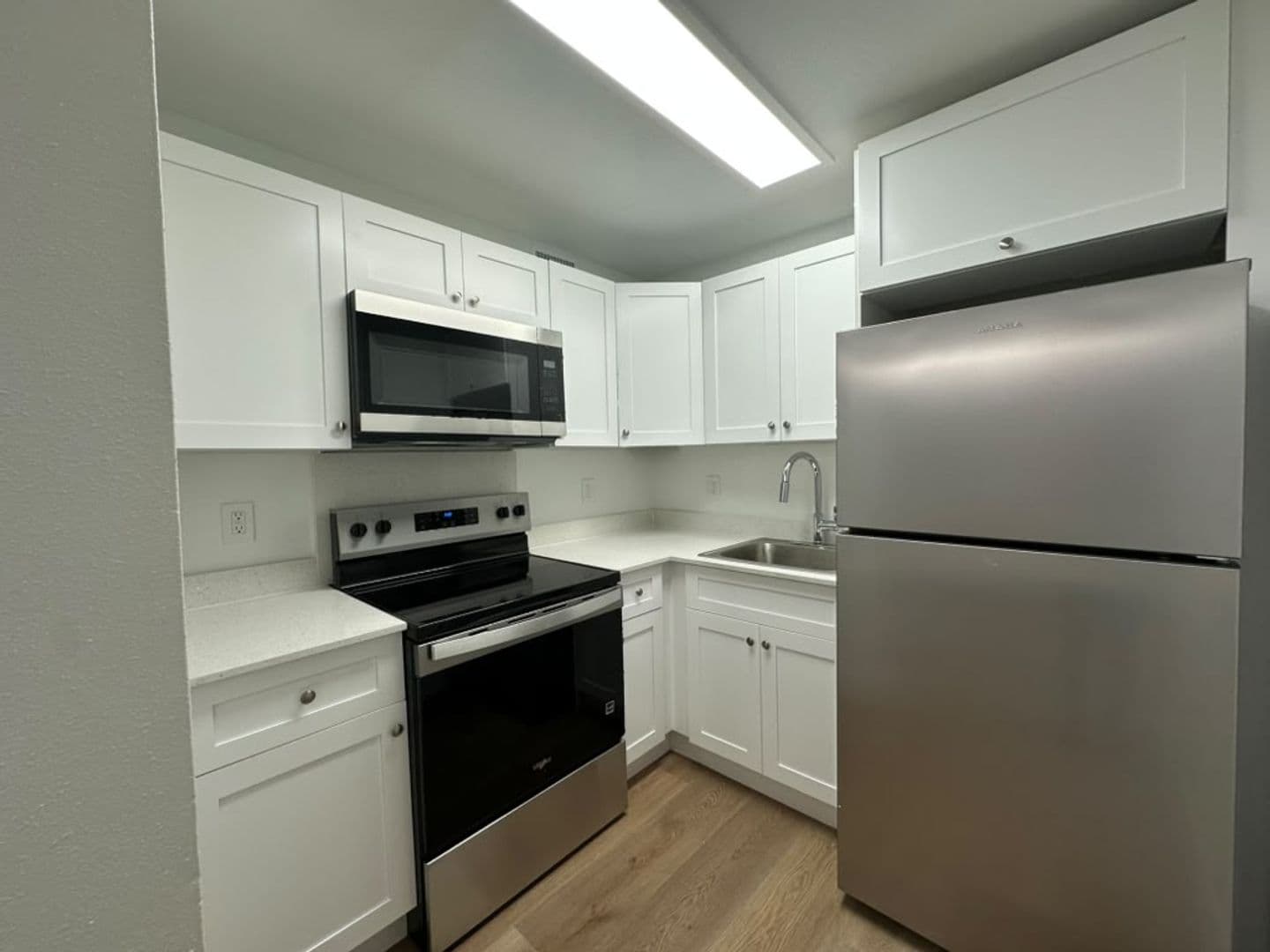Hollywood Apartment: 2500 Johnson Street