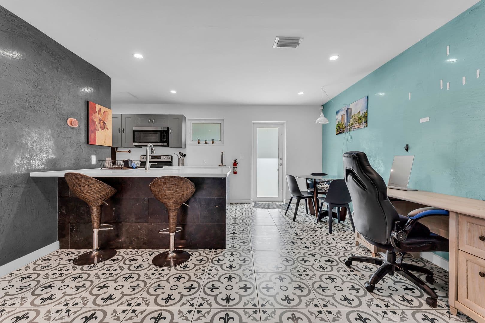 Oakland Park Apartment: 4008-4018 NW 5th Ave
