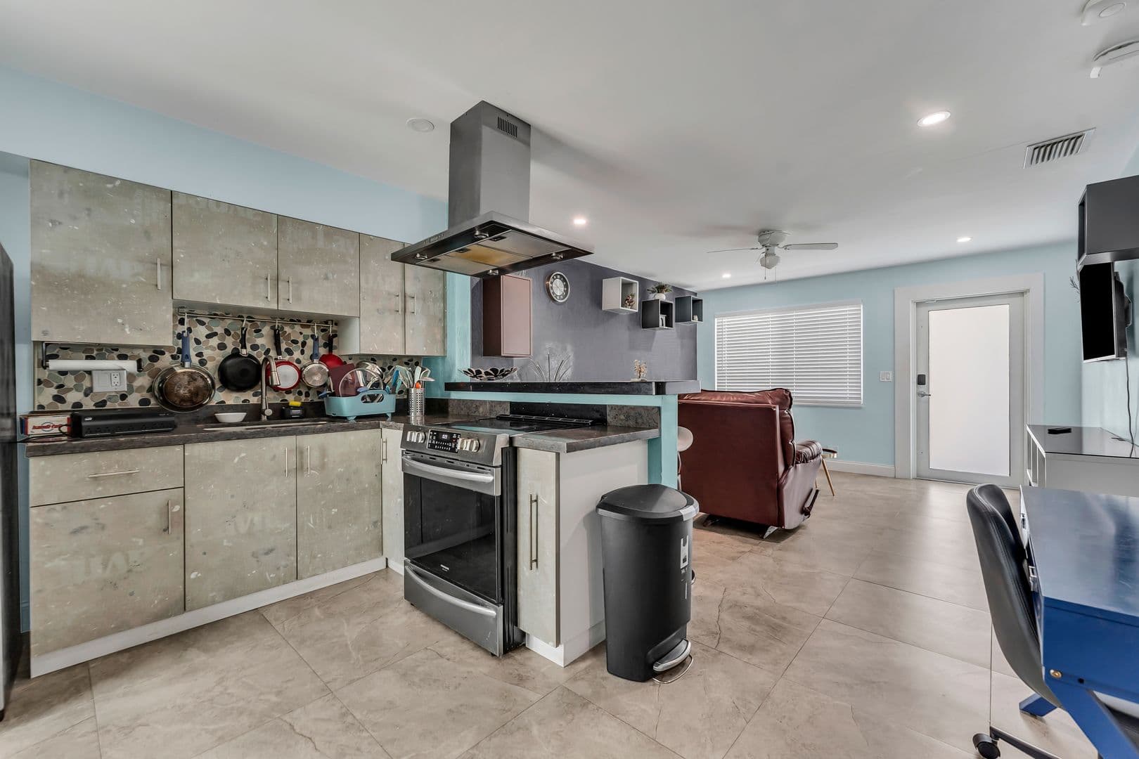 Oakland Park Apartment: 4008-4018 NW 5th Ave