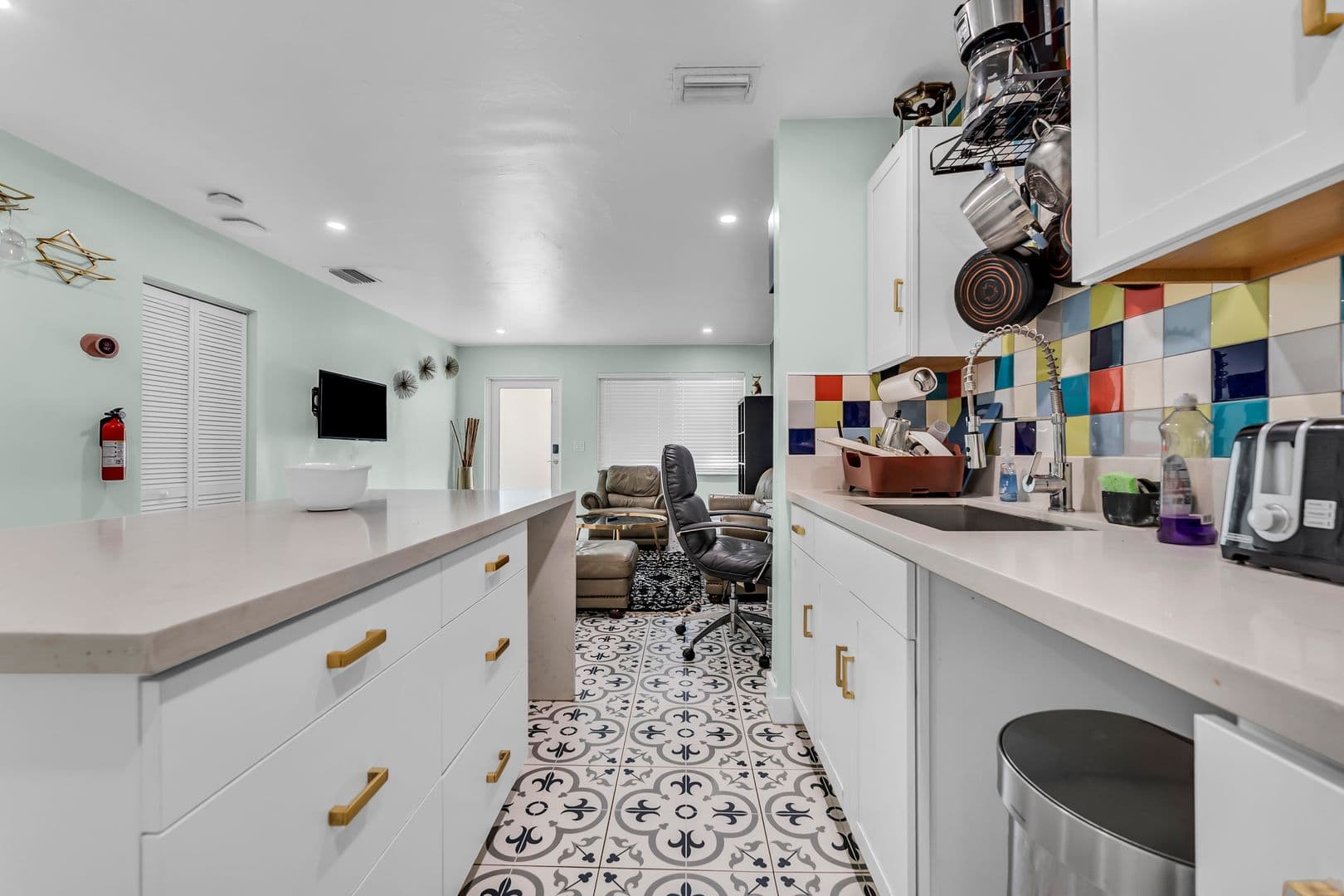 Oakland Park Apartment: 4008-4018 NW 5th Ave