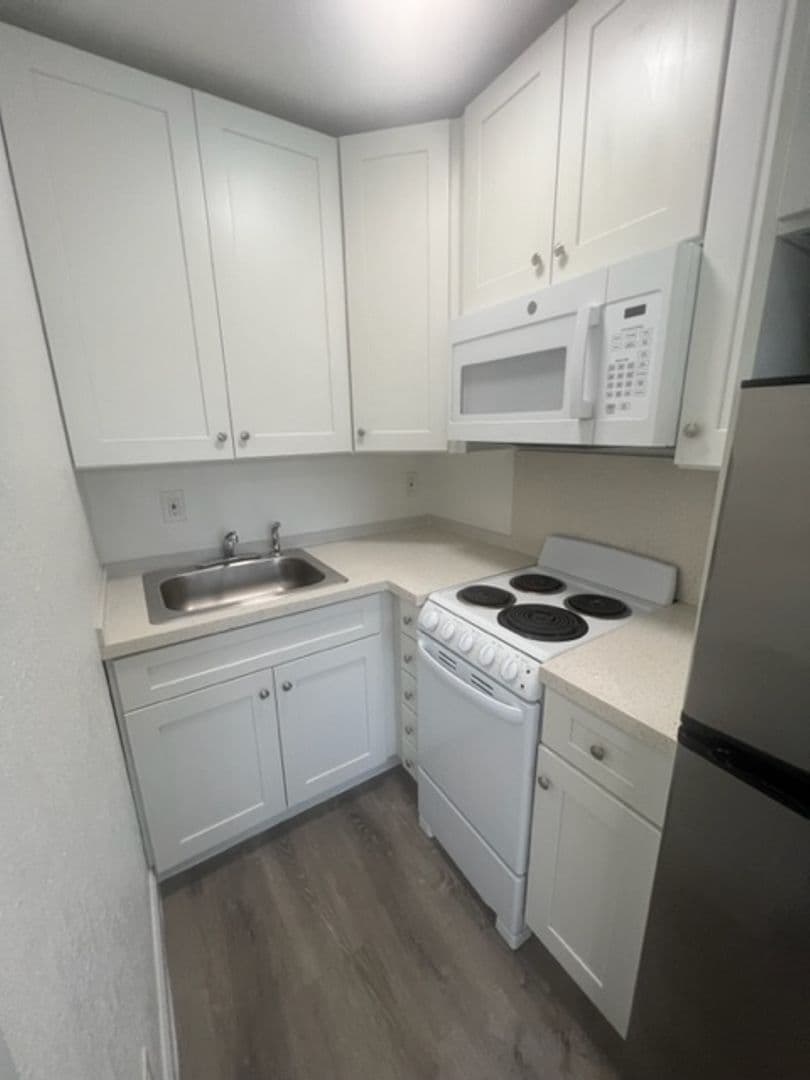 Hollywood Apartment: 2300, 2309 & 2319 Madison Street