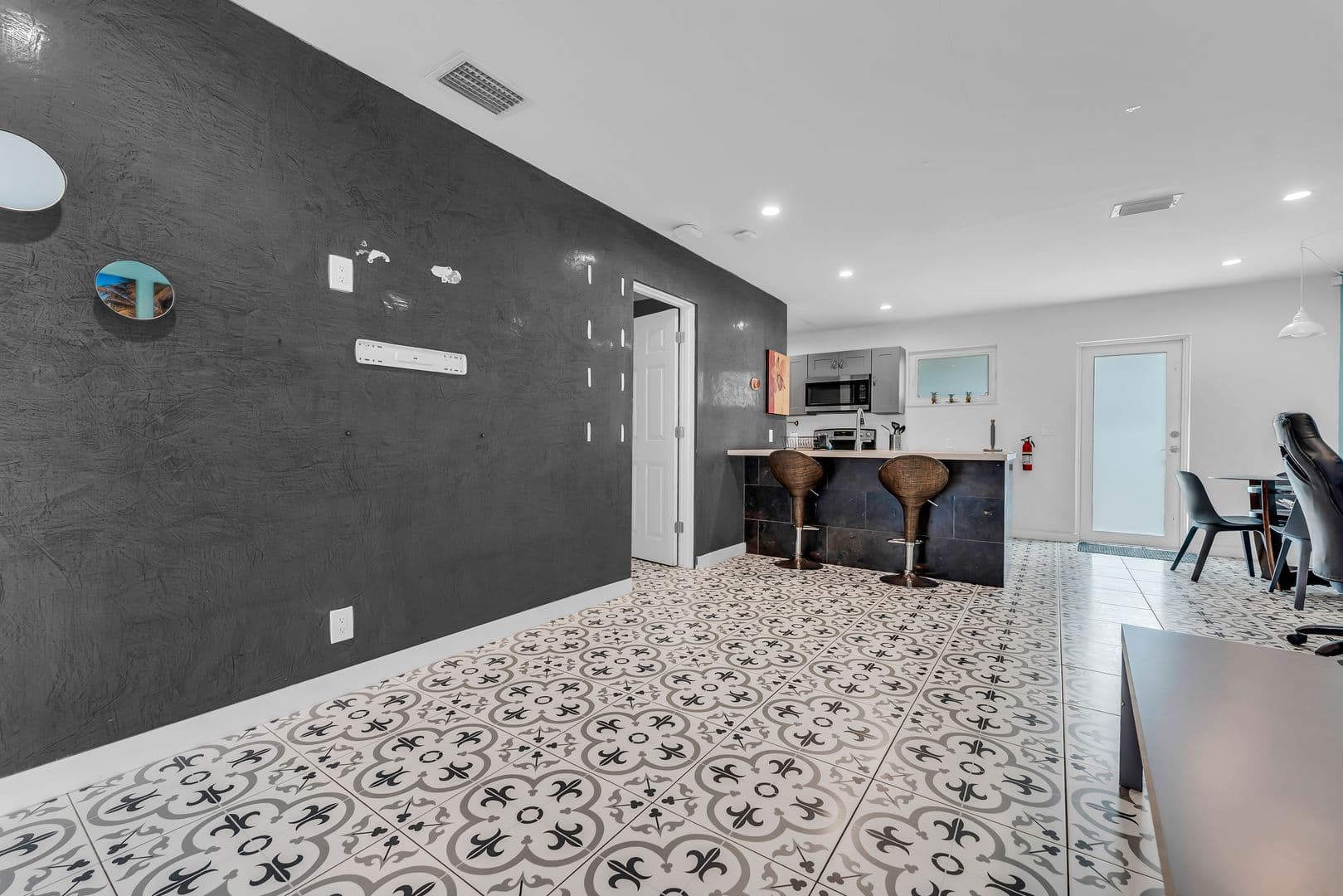 Oakland Park Apartment: 4008-4018 NW 5th Ave