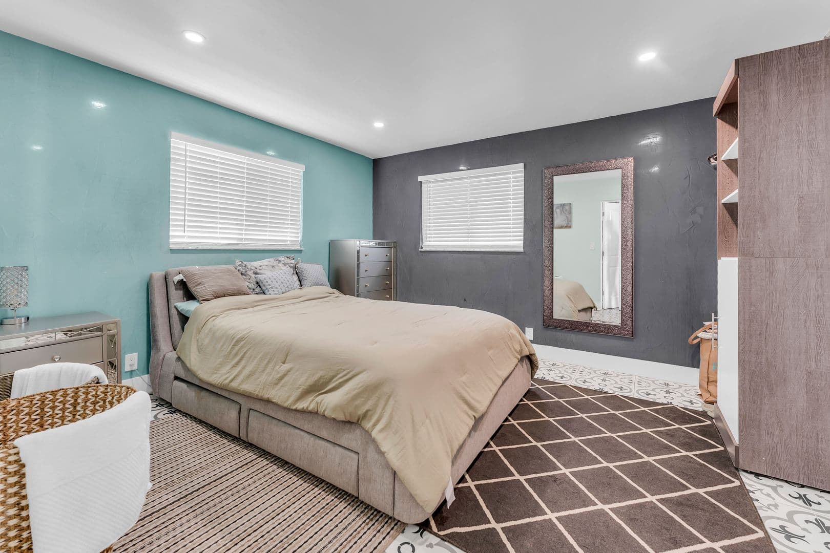 Oakland Park Apartment: 4008-4018 NW 5th Ave