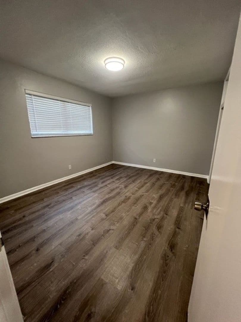 Hollywood Apartment: 2822 Van Buren Street
