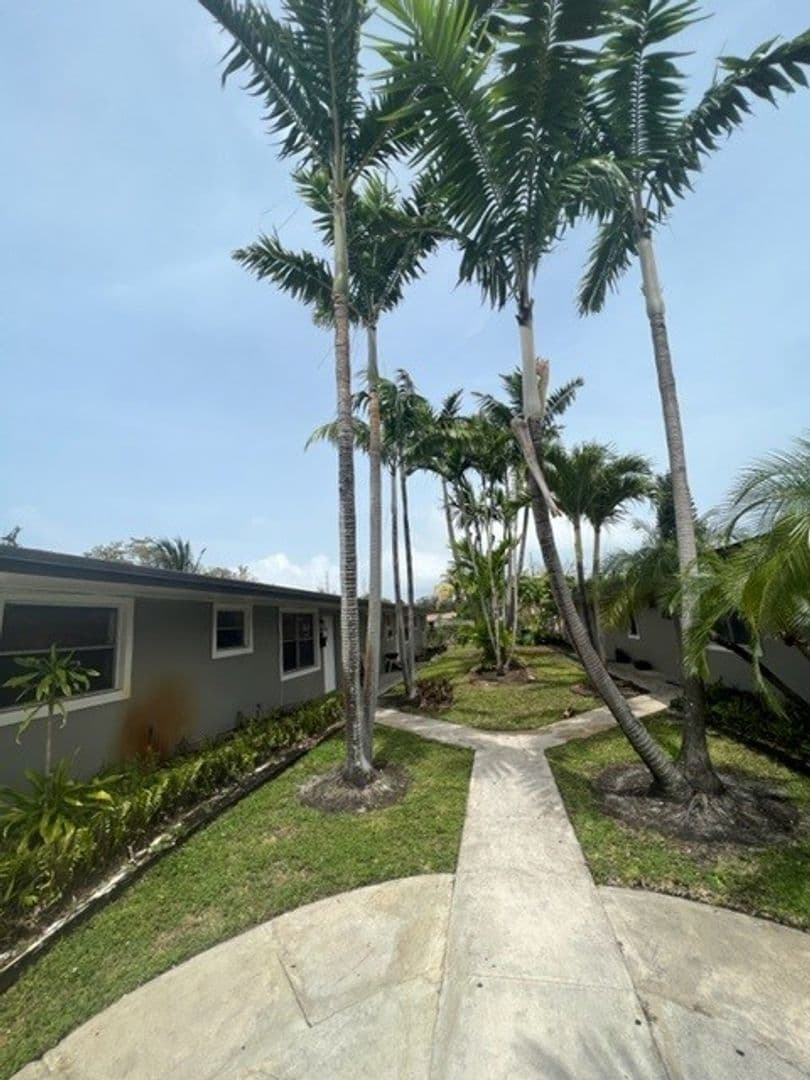Hallandale Beach Apartment: 102-108 NW 1st Street (108 Premiere) | 112-128 NW 2nd Ave (128 Premiere)
