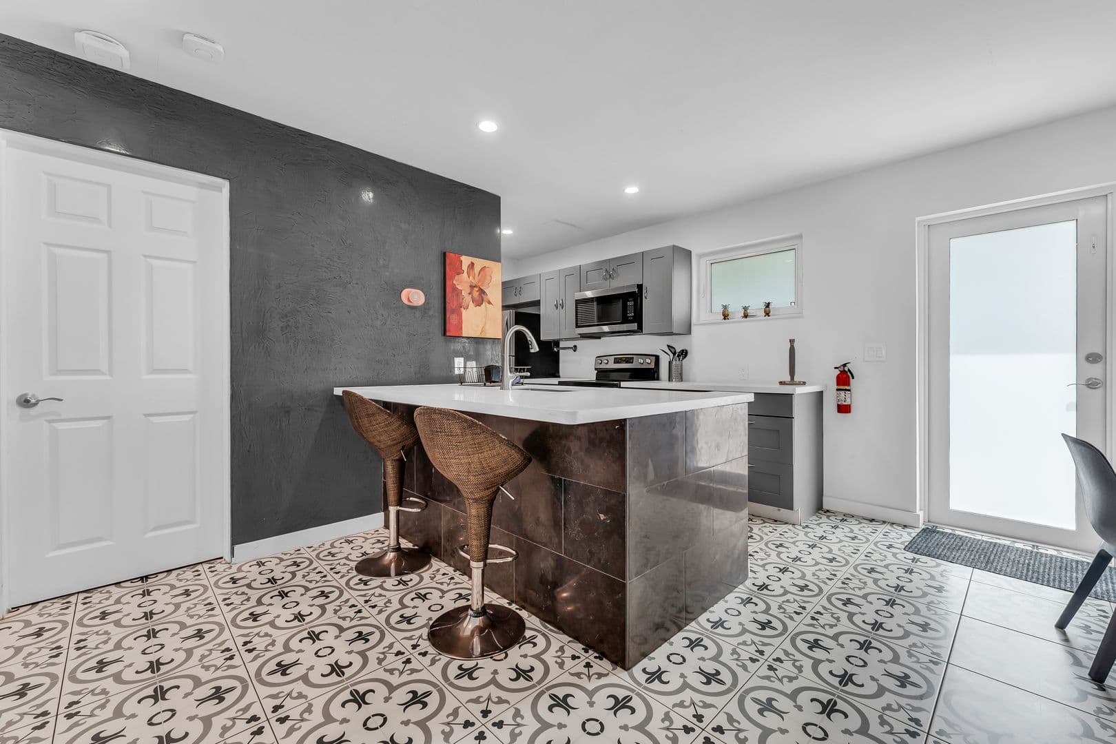 Oakland Park Apartment: 4008-4018 NW 5th Ave