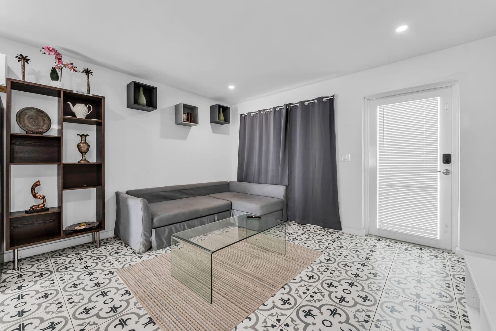 Oakland Park Apartment: 4008-4018 NW 5th Ave