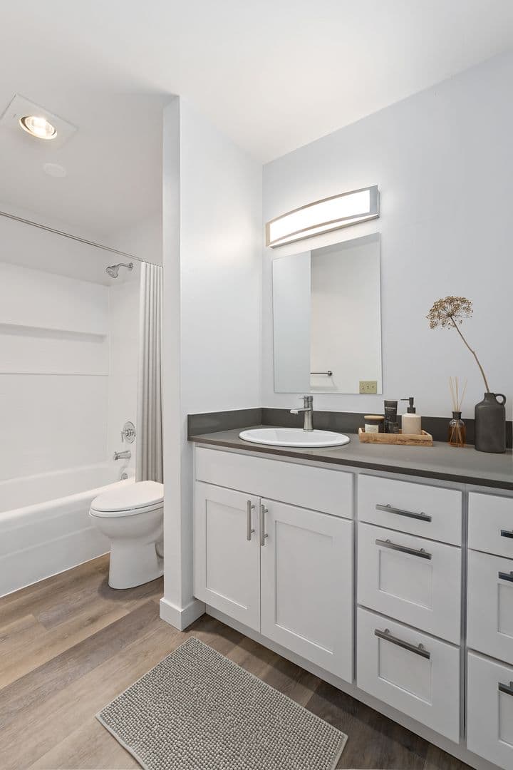 Everett Apartment: 1031 75th St SE