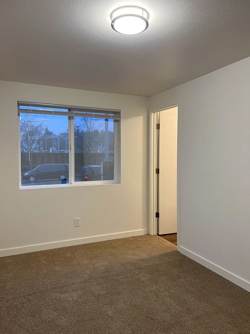 Seattle Apartment: 1510 23rd Ave