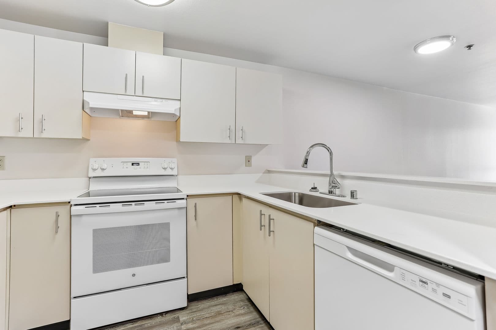 Seattle Apartment: 6700 Roosevelt Way NE